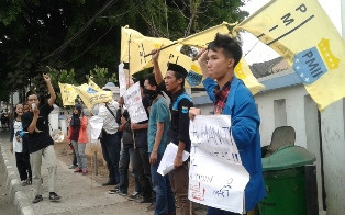 Suara untuk Salim Kancil Bergema di Jatinangor