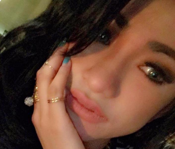 Artis Amel Alvi Hadiri Sidang Kasus Prostitusi