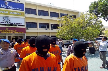 Aniaya Salim Kancil, Kades Selok Awar-awar Dikenakan Pasal Lebih Berat