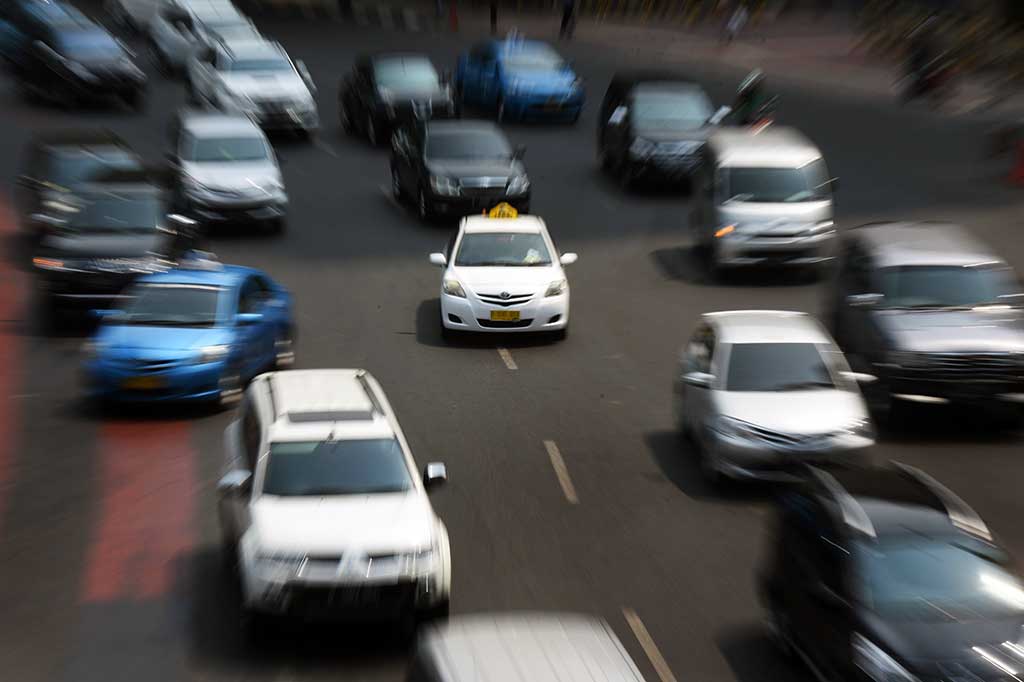 Saham Taksi Express Dibekukan