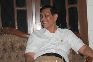 Menteri Luhut: Tindak Tegas Aparat Terlibat Tambang Lumajang