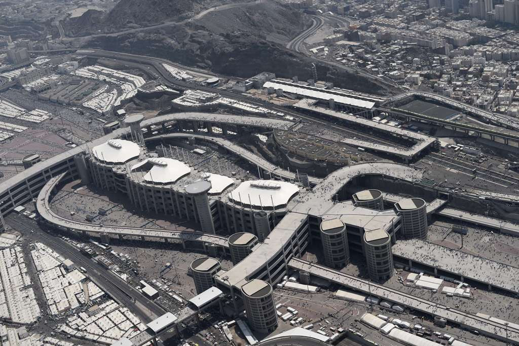 Areal lokasi lempar jumrah di Mina, Arab Saudi, dipotret dari atas. Foto: AFP/Mohamed Al-Shaikh