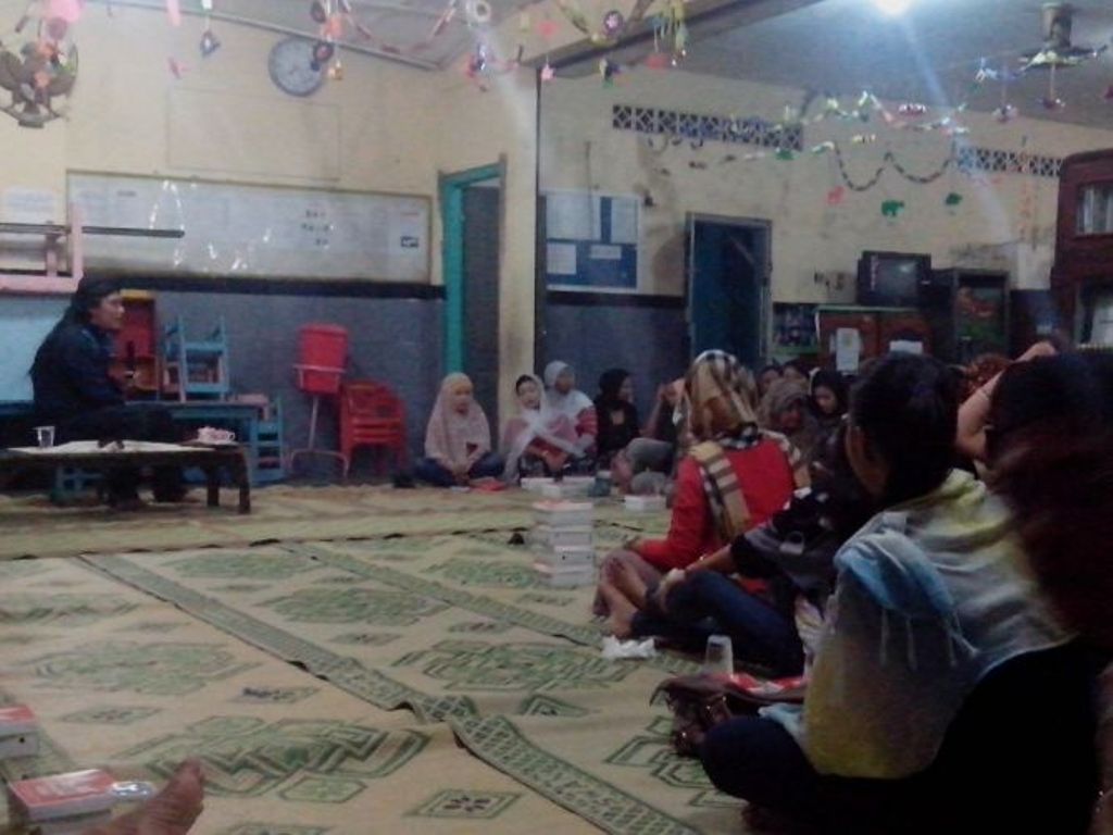 Foto: Gus Miftah memberikan ceramah di hadapan warga dan PSK Sarkem, Yogyakarta/MTVN_Patricia