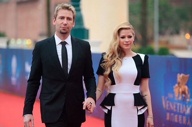Kembali Bermusik, Avril Lavigne Gandeng Eks Suami