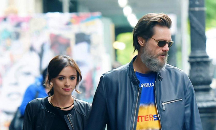 Jim Carrey Bantu Keluarga Eks Kekasih yang Bunuh Diri