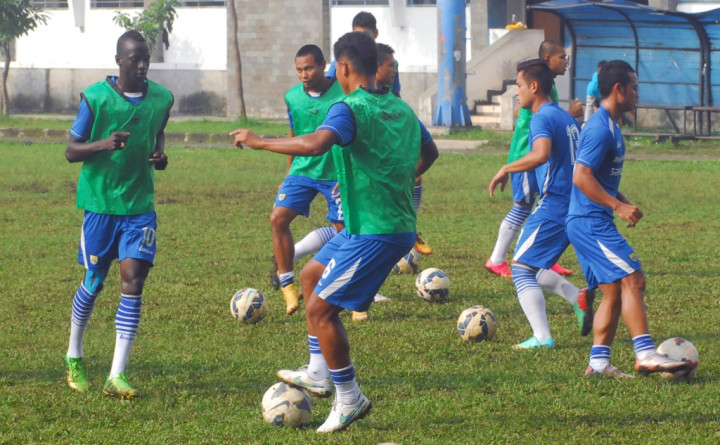 Susunan Pemain Mitra Kukar vs Persib Bandung