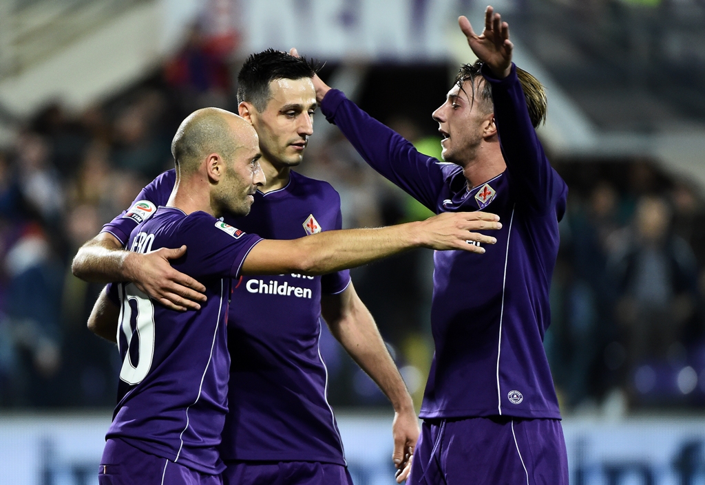 Para pemain Fiorentina merayakan kemenangan atas Atalanta (foto: AFP)