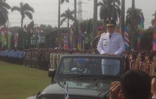Gaya Ahok Saat Jadi Inspektur Upacara HUT TNI ke-70 di Jayakarta