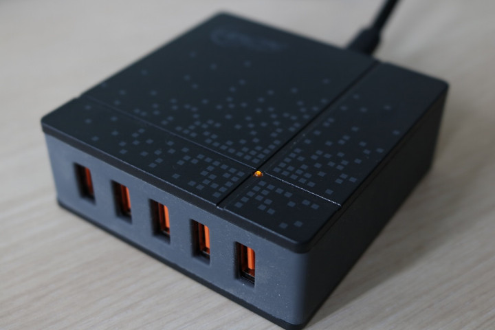 Arctic Smart Charger 8000, Charger dengan Multi Port 