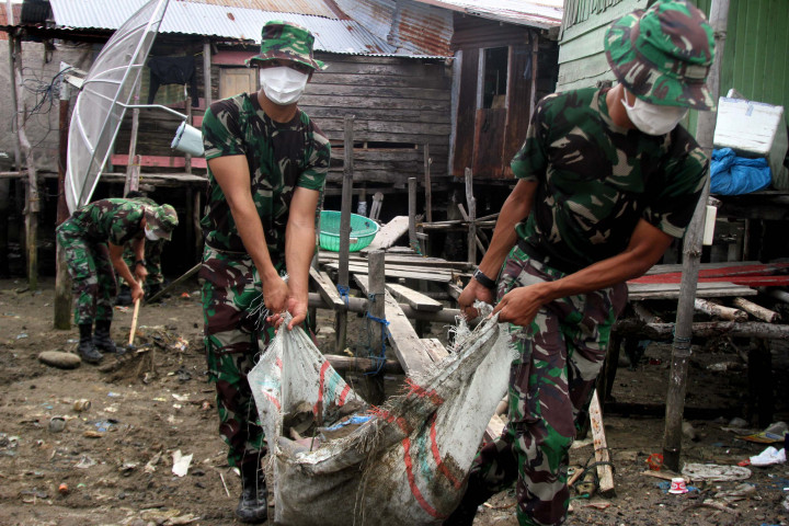 TNI Harus Mempersatukan