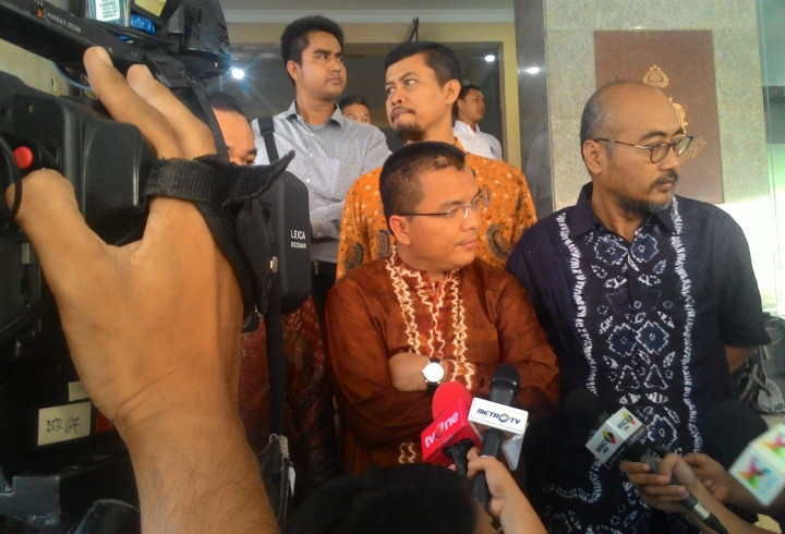 Denny Indrayana Datang ke Mabes Polri