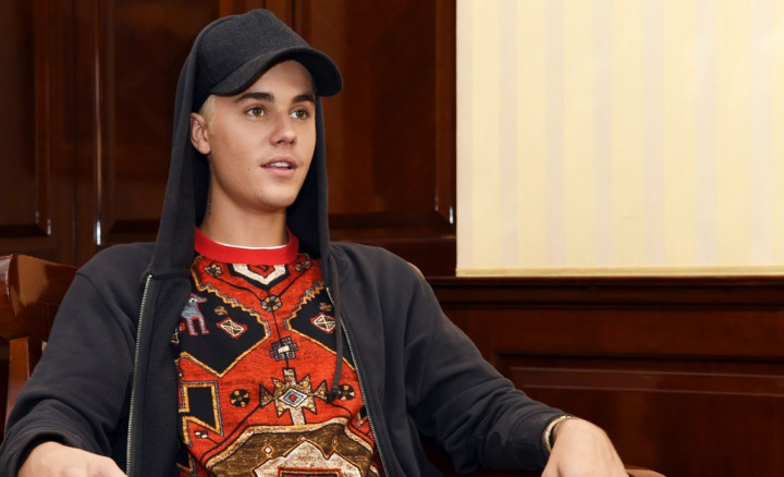 Justin Bieber Tuding One Direction Dompleng Promo Album