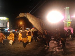 Ultah Ke-259, Warga Yogyakarta Tumplak di Tugu Pal