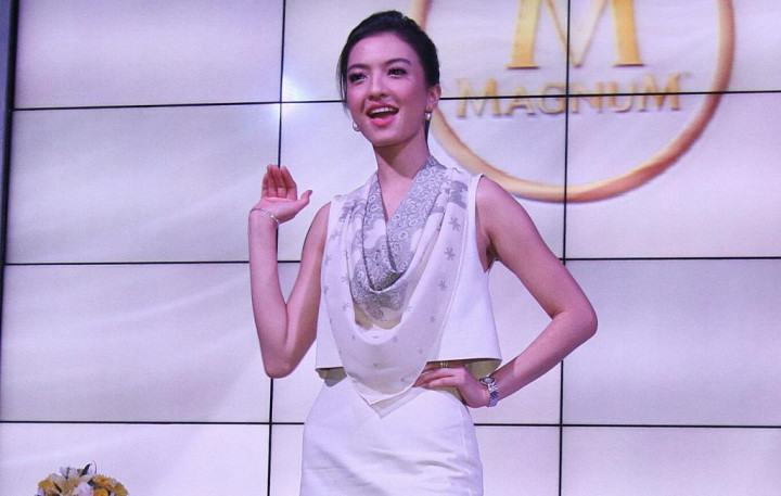 Raline Shah Dididik Orang Tua untuk Selalu Menolong Sesama