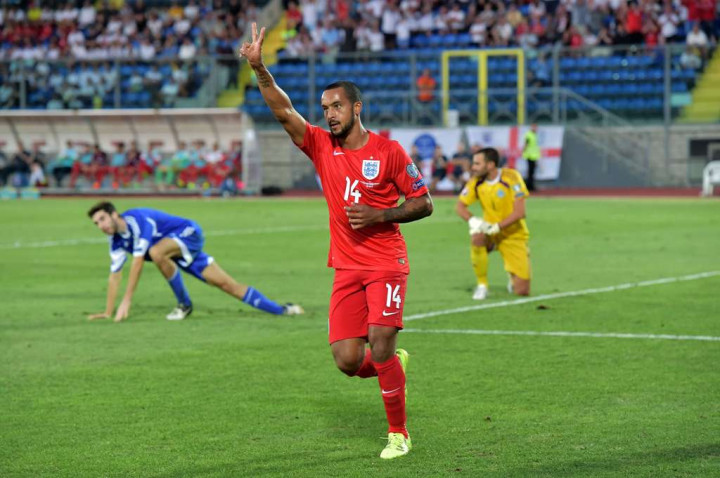 Tak Ada Rooney, Walcott Siap Jadi Ujung Tombak Timnas Inggris