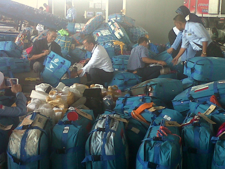 Koper Jemaah Haji Indonesia Dibongkar, Isinya 7,5 Ton Air Zamzam