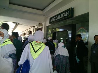 Tiba di Tanah Air, Tiga Haji Belum Boleh Pulang ke Rumah