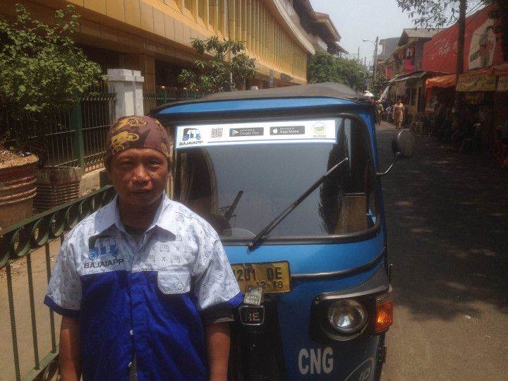 Sopir Bajaj <i>Online</i> Belum Bicara Untung                    