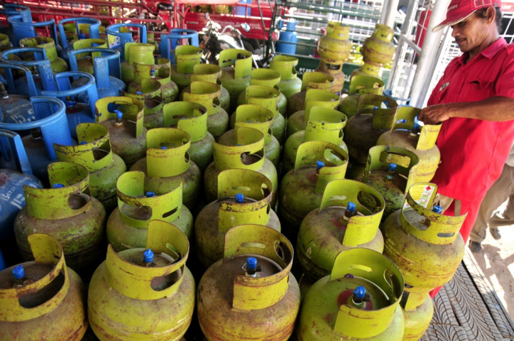 Perdana, Pertamina Cilacap Salurkan Elpiji