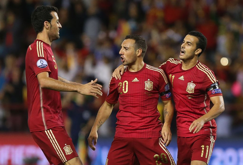 Santi Cazorla (tengah) usai mencetak gol yang membawa Spanyol unggul 1-0 atas Luksemburg di babak pertama (Foto: AFP PHOTO/ CESAR MANSO)