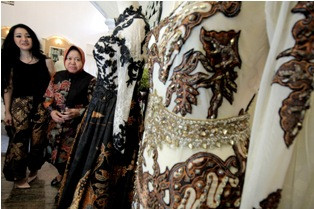 Nikahkan Putranya, Risma Libur Kampanye Pilkada Surabaya