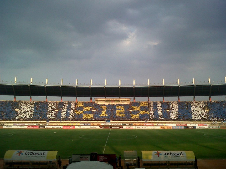 Perjuangan Bobotoh Bikin Firman Utina Merinding 