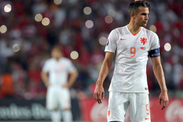 Lakoni Caps ke-100 sebagai Pemain Pengganti, Van Persie Tak Senang