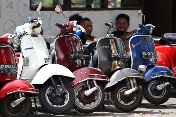 Pengendara Vespa Tewas Menabrak Pohon