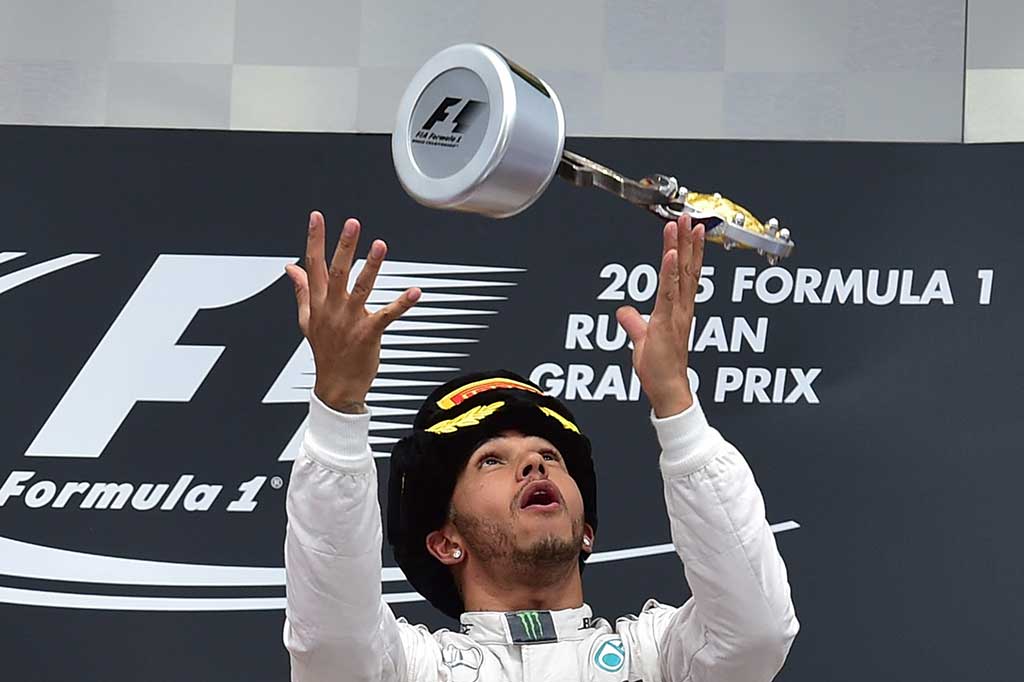 Hamilton Juarai GP Rusia