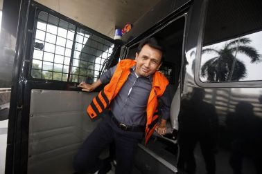 Usai Diperiksa KPK, Gubernur Gatot dan Istri Kompak Bungkam