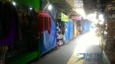 Omset Pedagang di Makam Gus Dur Turun 70%