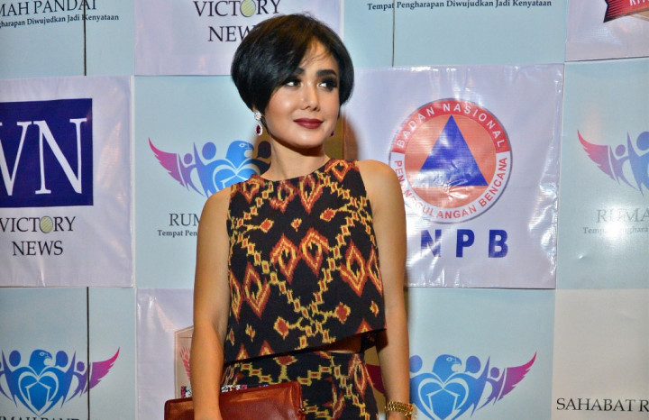 Yuni Shara Sumbang Rp100 Juta untuk Korban Kabut Asap