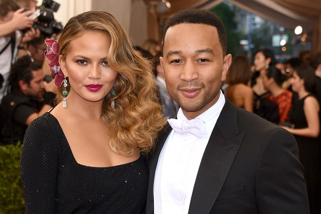 Istri John Legend Mengandung Anak Pertama