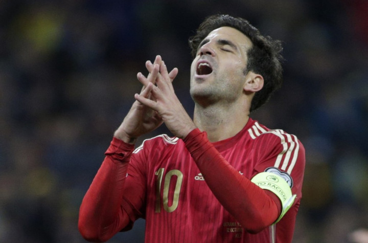 Gagal Eksekusi Penalti, Laga ke-100 Fabregas Ternoda