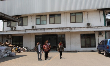 Perusahaan Sandal Berjanji Tarik Produk 