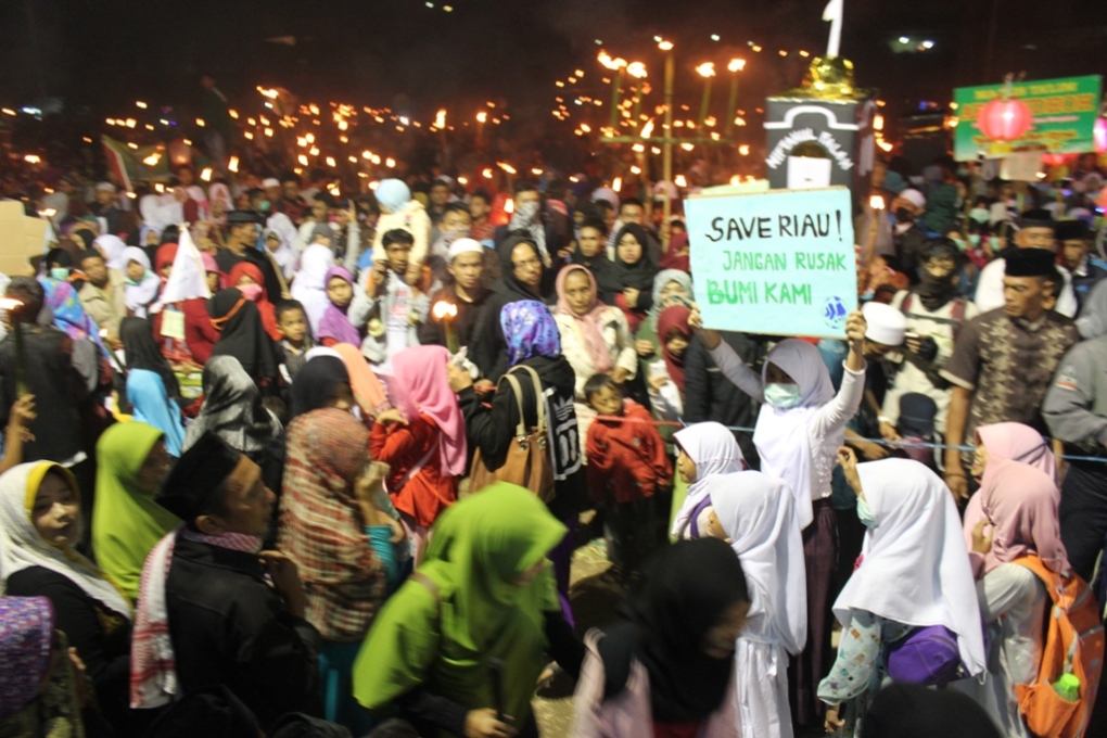 Keramaian pawai obor di Tanjungsari, Sumedang, Jawa Barat. (Metrotvnews.com/Ismail)