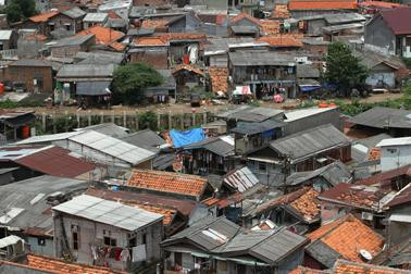 Warga Bidaracina Tantang Ahok Bahas Ganti Untung  