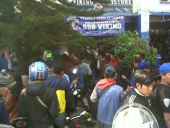 Hari Ini, Bobotoh Masih Antre untuk Mendaftar ke Jakarta