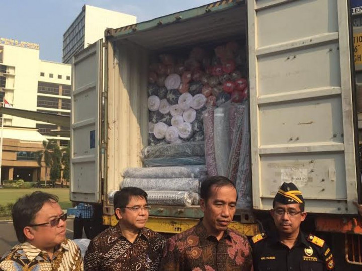 Negara Rugi Miliaran Rupiah Akibat Impor Tekstil Ilegal