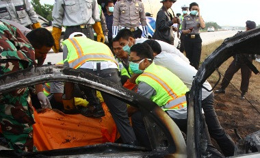 Tabrak Truk di Tol Cipali, 2 Orang Tewas   