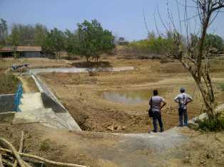 Waduk Kerontang, Warga Beli Air di Desa Sebelah