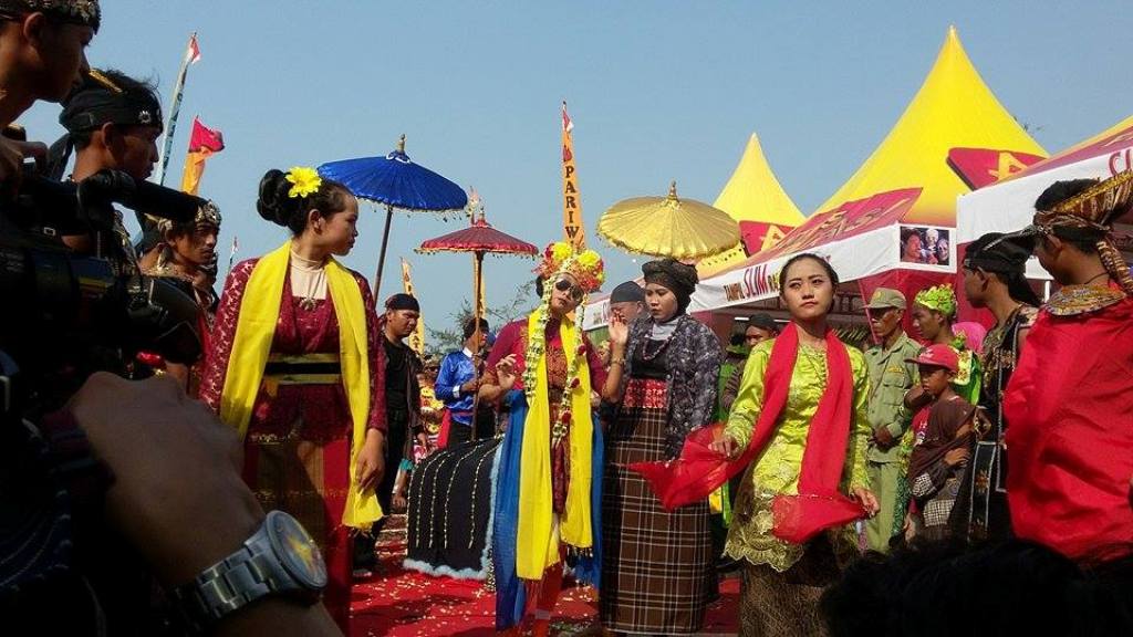 Tari sintren dalam gelaran Grebeg Sura Jamasan Kentongan. (Metrotvnews.com/Kuntoro Tayubi)