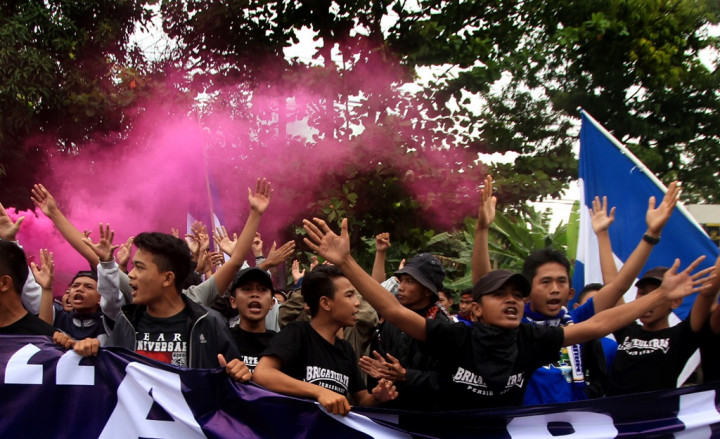 Gara-gara <i>Flare</i>, Kemenangan Persib Ternoda