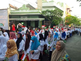 Songsong Hari Santri, Ratusan Warga NU Surabaya Gelar Kirab