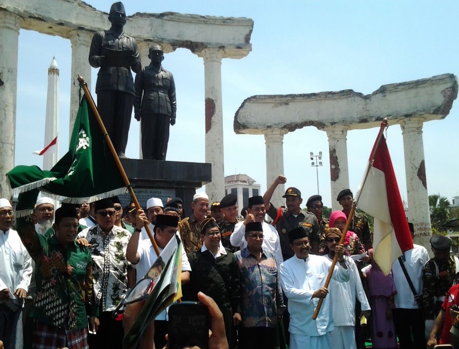 Ketua Umum Pengurus Besar Nahdlatul Ulama (PBNU) KH Said Agil Siraj saat melepas Kirab Santri di Surabaya. (Metrotvnews.com/Amaluddin)