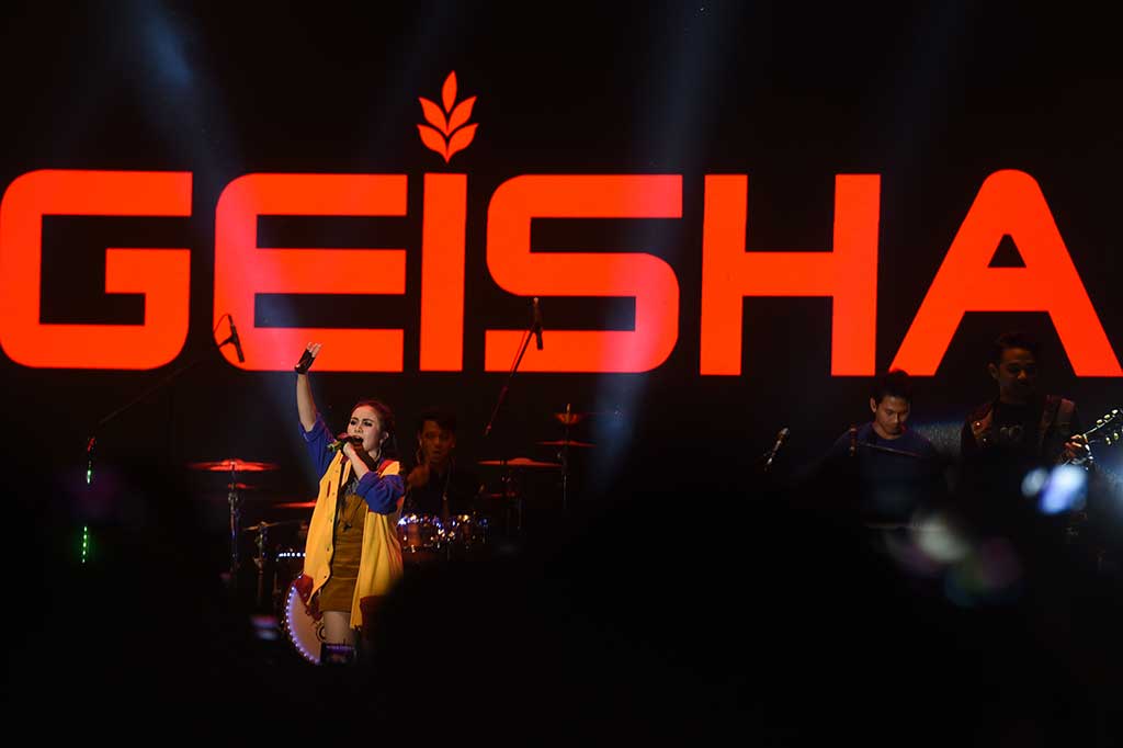 Geisha Hibur Pengunjung Jatim Fair 2015