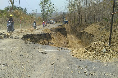 Perbaikan Jalan Kendal - Ungaran Mandek Tiga Hari, Pengendara Keluhkan Macet