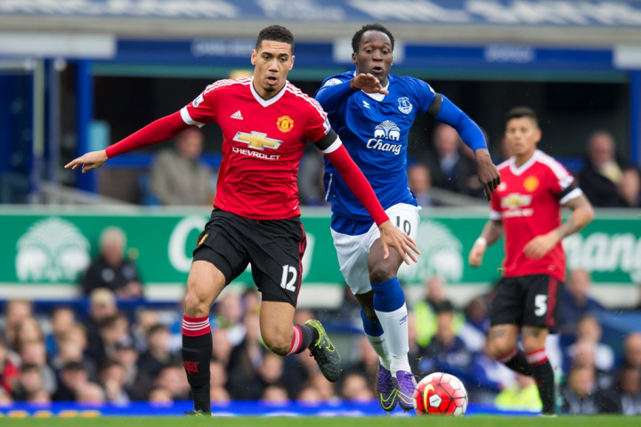 Van Gaal: Smalling Potensial Jadi Kapten MU di Masa Depan