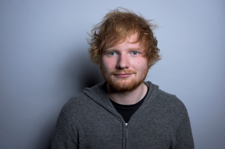 Ed Sheeran Lelang Pakaian Dalam untuk Acara Amal