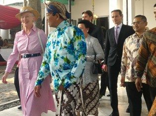 Sultan Ajak Ratu Denmark Makan Siang di Keraton